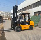 فوركلفت للإيجار في الدمام الجبيل القطيف, الشاحنات , رافعة