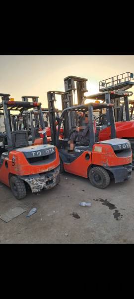 رافعات شوكيه للإيجار جميع أنواعها واحجامها, Trucks & Special Vehicles, Crane