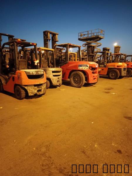 رافعه شوكيه للإيجار جميع أنواعها واحجامها, Trucks & Special Vehicles, Crane