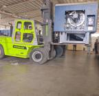 scissors lift, manlifts,  and forklifts for rent  , الشاحنات , رافعة