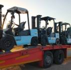 scissors lift, manlifts,  and forklifts for rent  , الشاحنات , رافعة