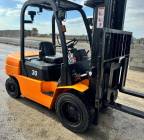 جي سي بي جيسبي عرجاء حفار حفر قواعد عمدان فوركلفت , Services, Traveling